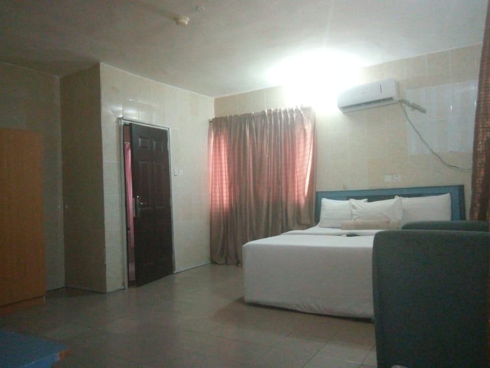 Standard Room | 1 bedroom, individually decorated, individually furnished, desk