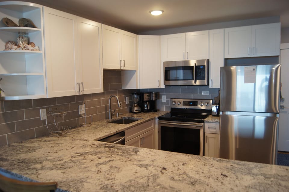 Condo, 2 Bedrooms | Private kitchen | Fridge, oven, coffee/tea maker, toaster
