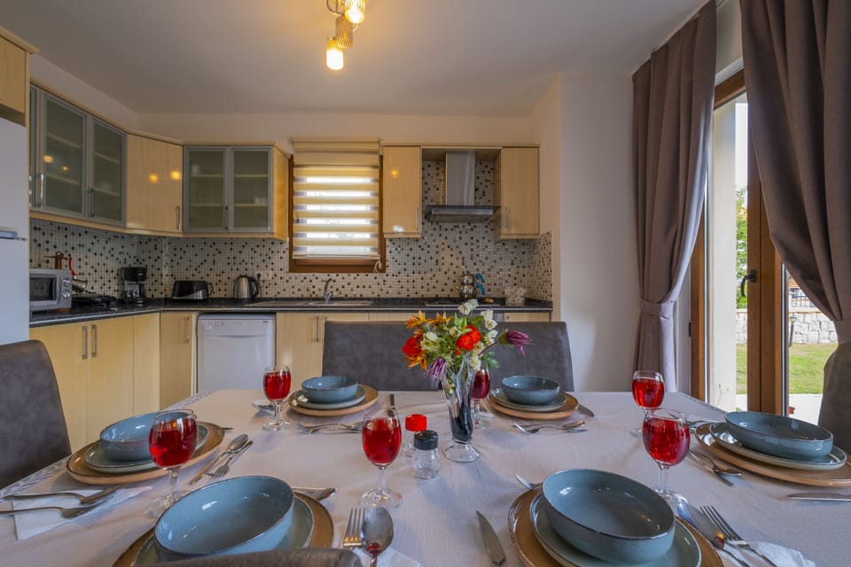 Villa, 4 Bedrooms (Opal 5) | Private kitchen | Full-size fridge, microwave, oven, stovetop