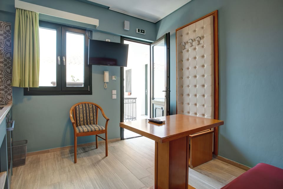 1 bedroom, in-room safe, desk, blackout drapes