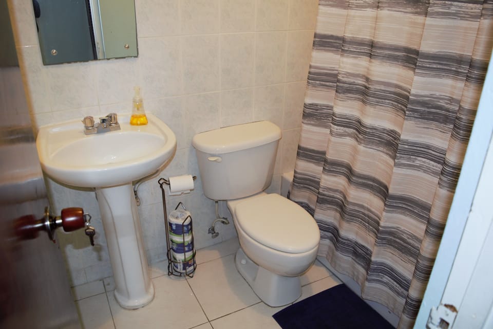Luxury Apartment, 2 Bedrooms, Mountain View | Bathroom | Combined shower/tub, free toiletries, hair dryer, towels