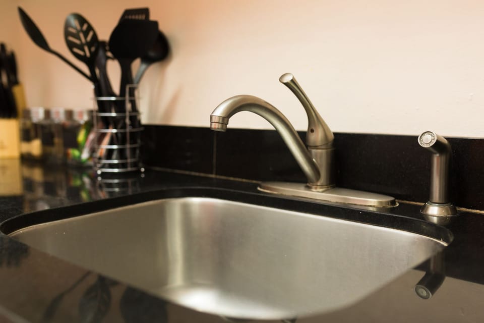 Luxury Apartment, 2 Bedrooms, Mountain View | Private kitchenette | Full-size fridge, microwave, oven, stovetop