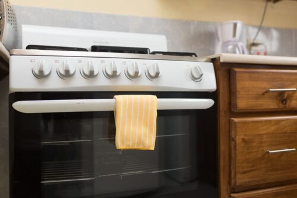 Executive Apartment, 1 Bedroom, Mountain View | Private kitchen | Full-size fridge, microwave, oven, stovetop