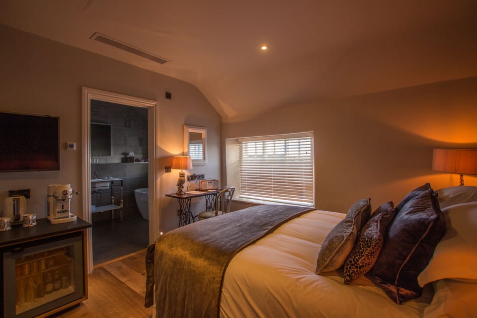 Superior Room, 1 King Bed (Goldings) | Premium bedding, in-room safe, individually decorated