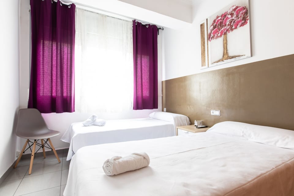 Basic Twin Room, Shared Bathroom | Desk, free WiFi, bed sheets