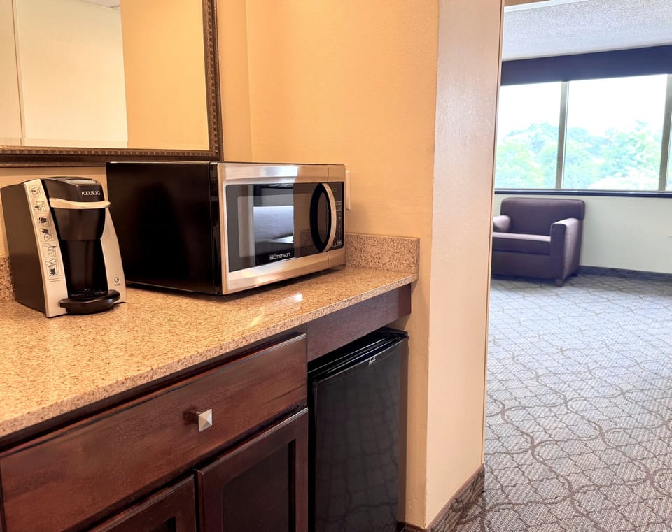 Suite, 1 Bedroom (Walk-In Shower) | Premium bedding, pillowtop beds, desk, laptop workspace