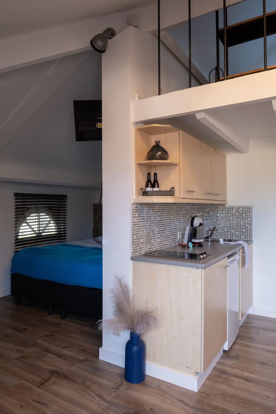 Junior Triple Room | Private kitchen | Fridge, microwave, stovetop, coffee/tea maker