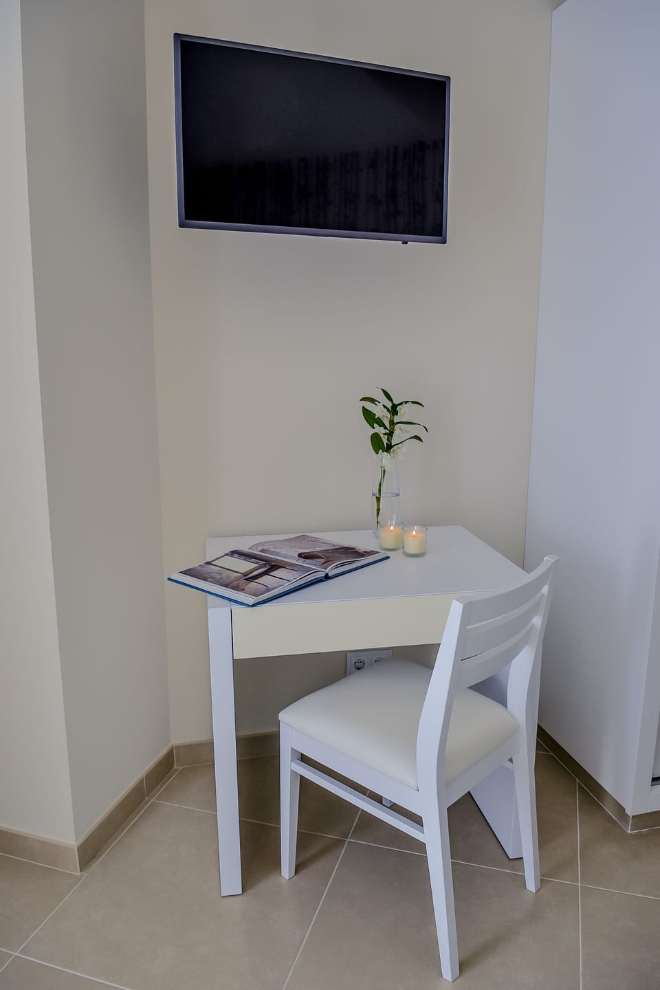 Superior Double or Twin Room, Balcony, Pool View (4) | Minibar, in-room safe, individually decorated, individually furnished