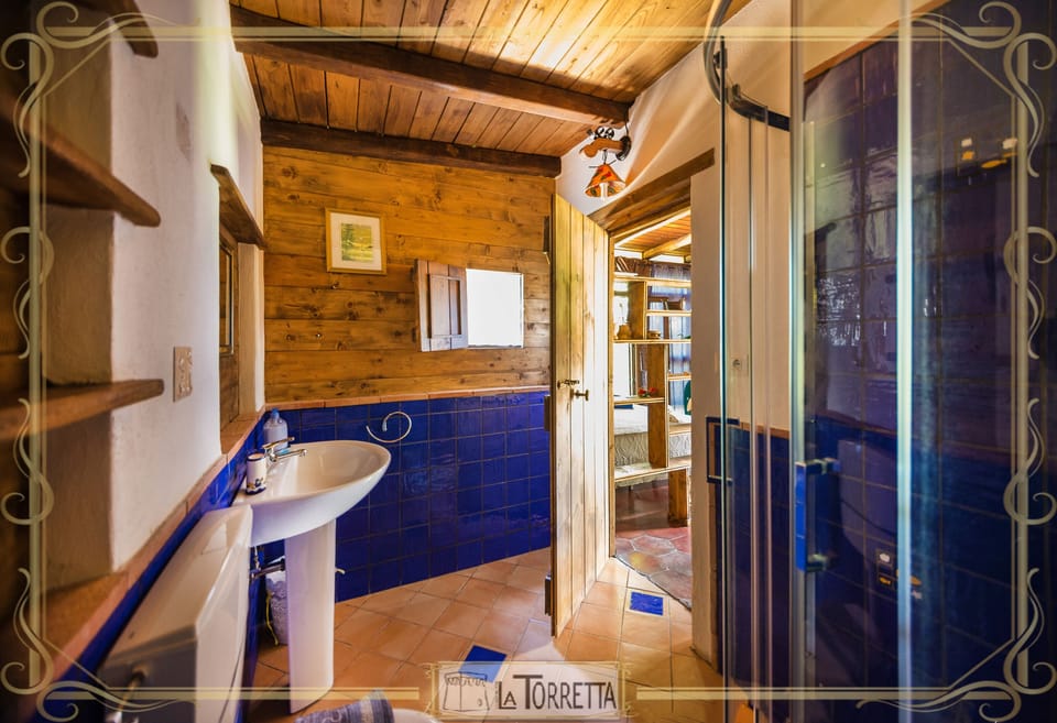 Superior Room, Terrace, Sea View | Bathroom | Shower, hair dryer, bidet, towels