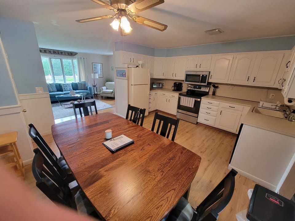 Eat in kitchen