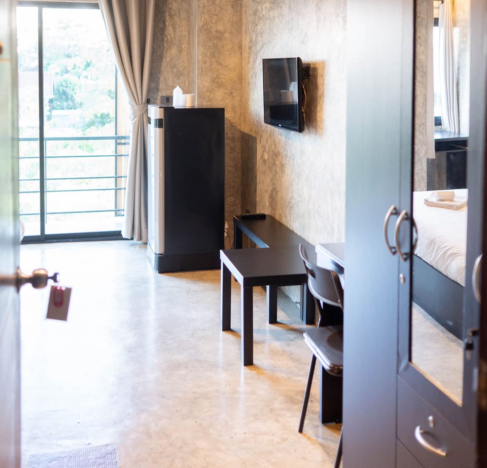 Deluxe Double Room | Minibar, desk, free WiFi, bed sheets