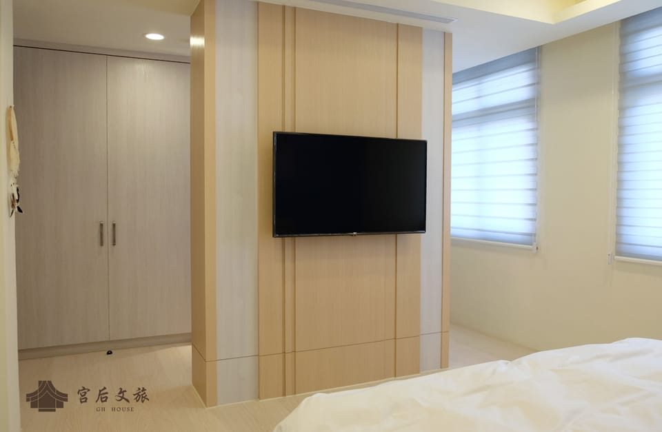 Classic Suite, 2 Twin Beds | Individually furnished, desk, blackout drapes, rollaway beds