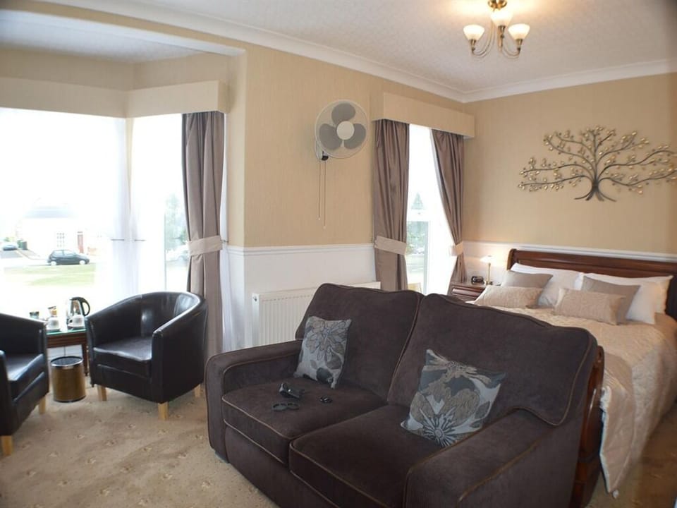 Executive Suite, Ensuite (1st Floor - Sleigh Bed) | Free WiFi, bed sheets