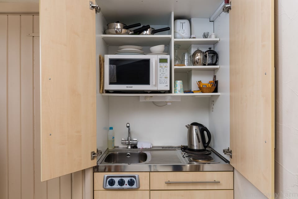 Deluxe Double or Twin Room (The Granary) | Private kitchenette | Fridge, coffee/tea maker, electric kettle