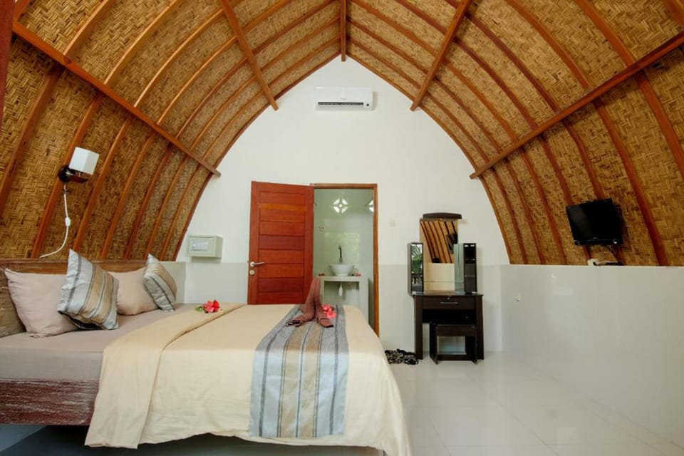 Minibar, in-room safe, WiFi (free), individually decorated