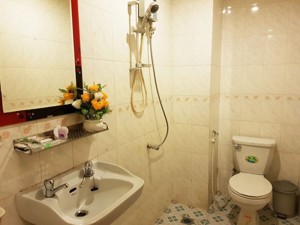 Standard Double Room | Minibar, in-room safe, desk, free WiFi