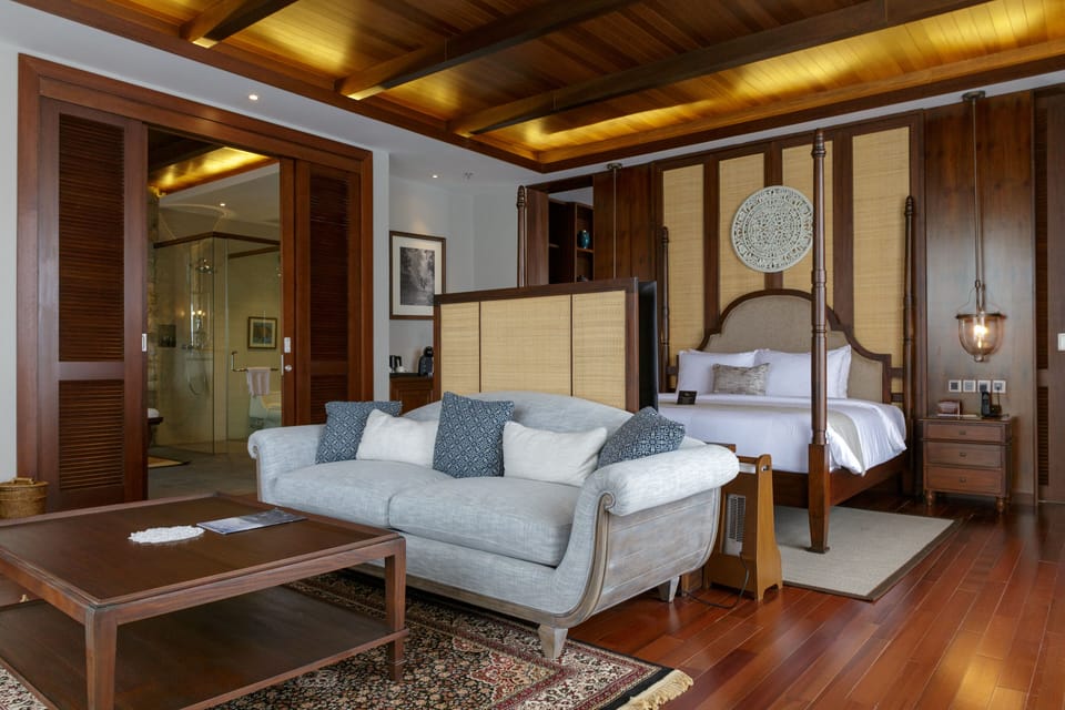 Presidential Suite | In-room safe, laptop workspace, blackout drapes