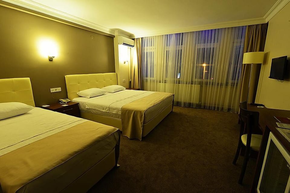 Family Room | Minibar, desk, cribs (free), WiFi (free)