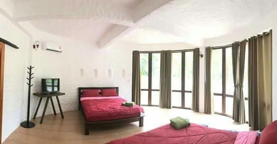 Family Room River View with Karaoke | Blackout drapes, rollaway beds (surcharge)