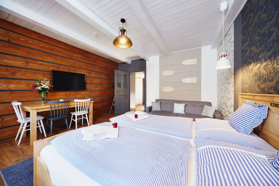 Deluxe Triple Room | Individually decorated, blackout drapes, free WiFi, bed sheets