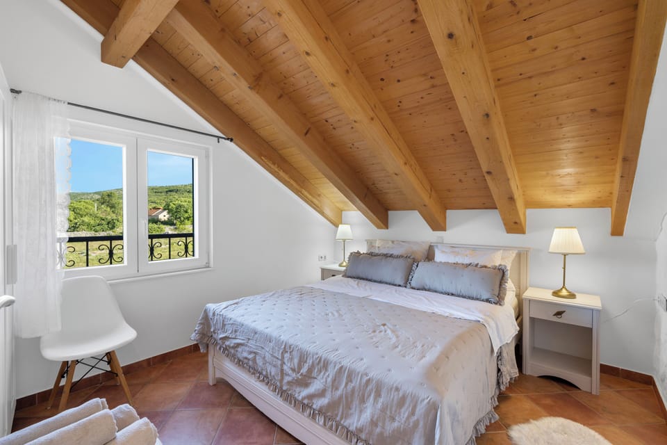 Grand Apartment | Individually decorated, individually furnished, free WiFi, bed sheets