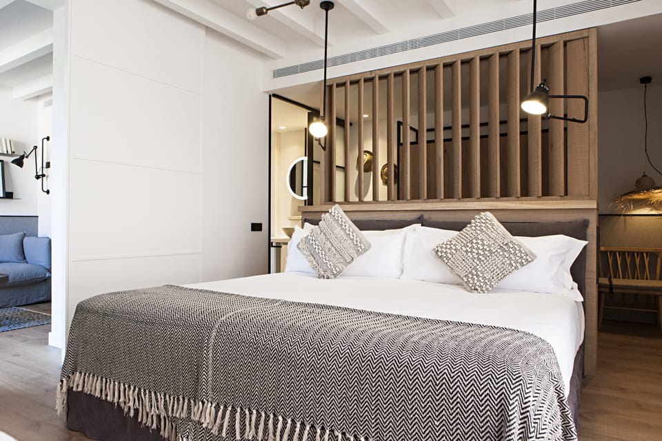 Deluxe Suite | Premium bedding, minibar, in-room safe, soundproofing