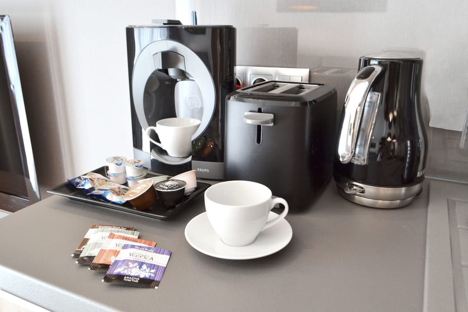 Deluxe Studio Suite, 1 Bedroom, Non Smoking, Kitchenette (Ziemia) | Desk, iron/ironing board, WiFi (free)
