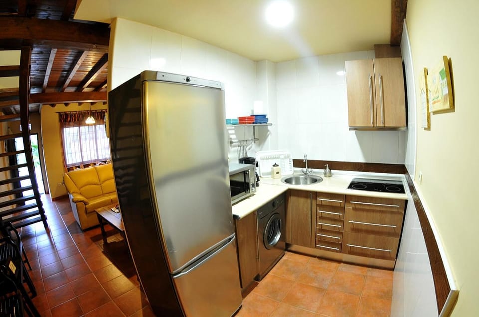 Full-size fridge, microwave, stovetop, coffee/tea maker