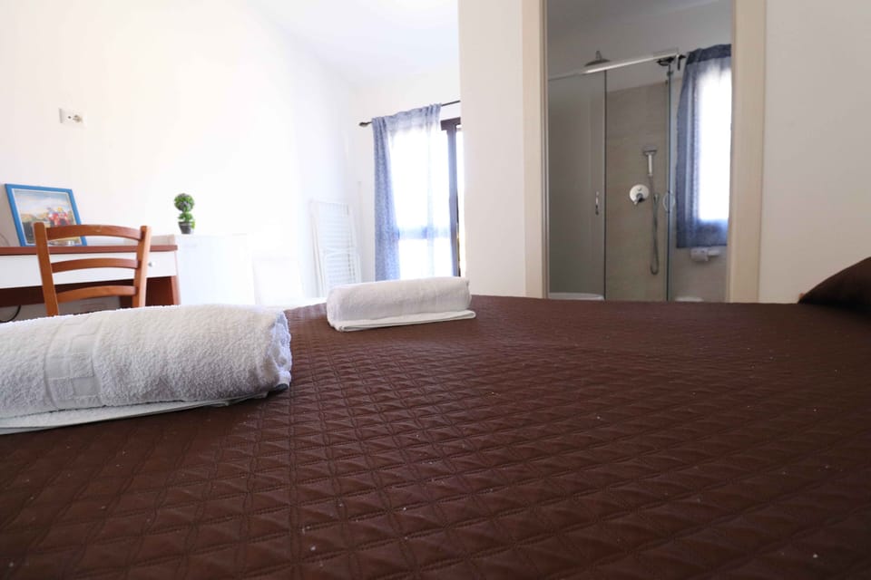 Comfort Double or Twin Room | Premium bedding, desk, soundproofing, cribs/infant beds