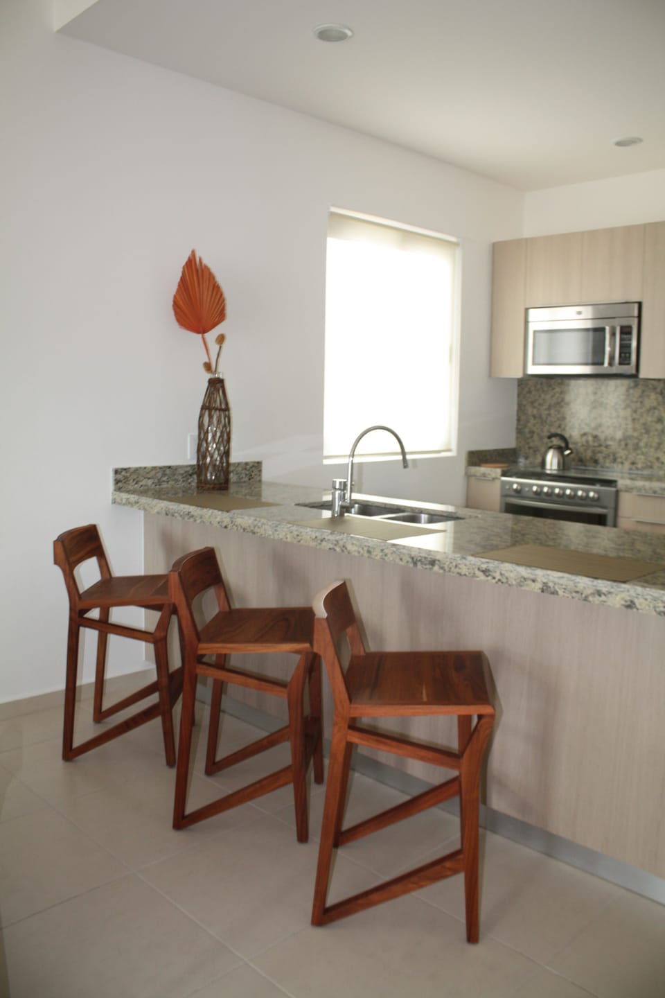 Romantic Condo, 2 Bedrooms, Kitchen, Beachside | Private kitchen | Fridge, microwave, oven, stovetop