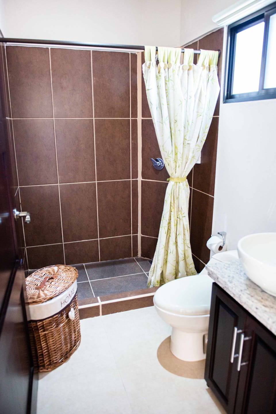 Pool Front with Ocean View | Bathroom | Shower, free toiletries, hair dryer, towels