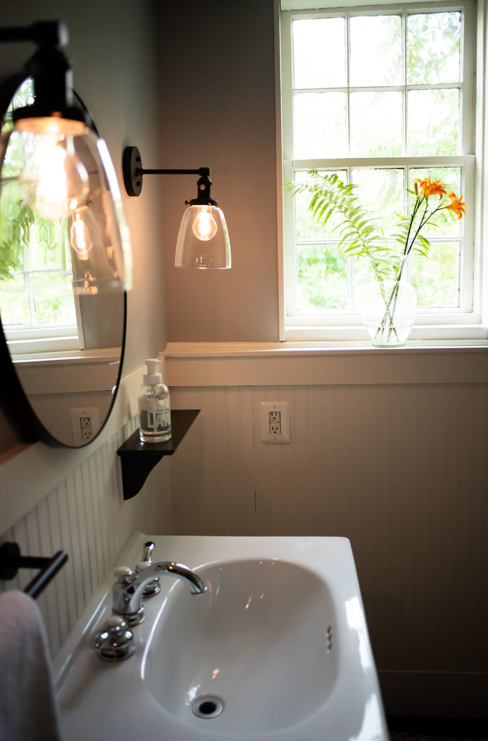 Standard Room, Ensuite (Owasco Room) | Bathroom | Shower, hair dryer, towels, soap