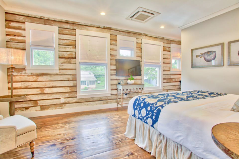 Individually decorated, individually furnished, iron/ironing board