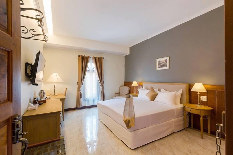 Double Room | Hypo-allergenic bedding, minibar, in-room safe, desk