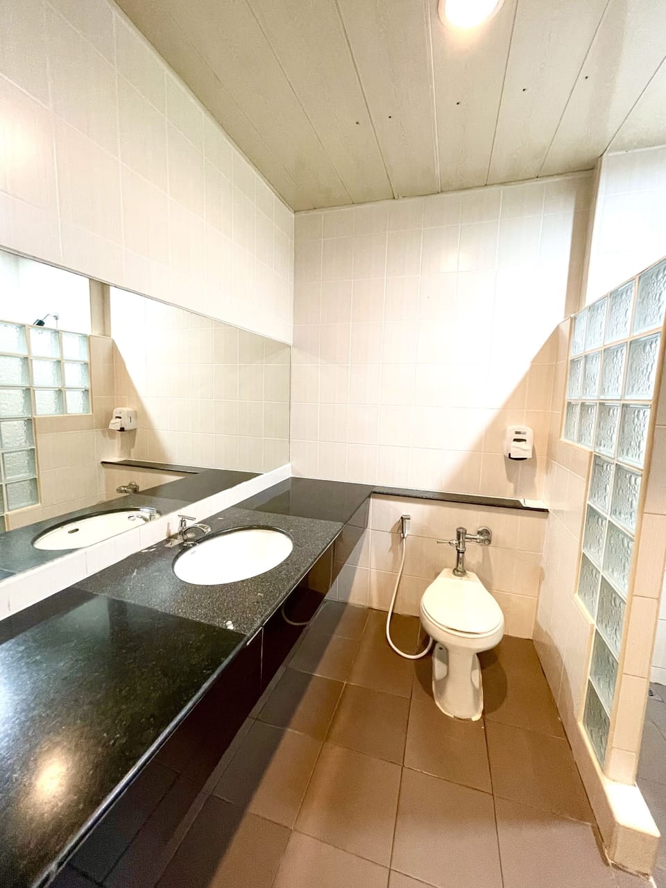 Double Room | Bathroom | Shower, free toiletries, towels