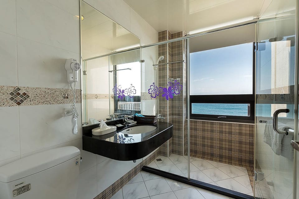 Standard Double Room, 1 Queen Bed | Bathroom shower