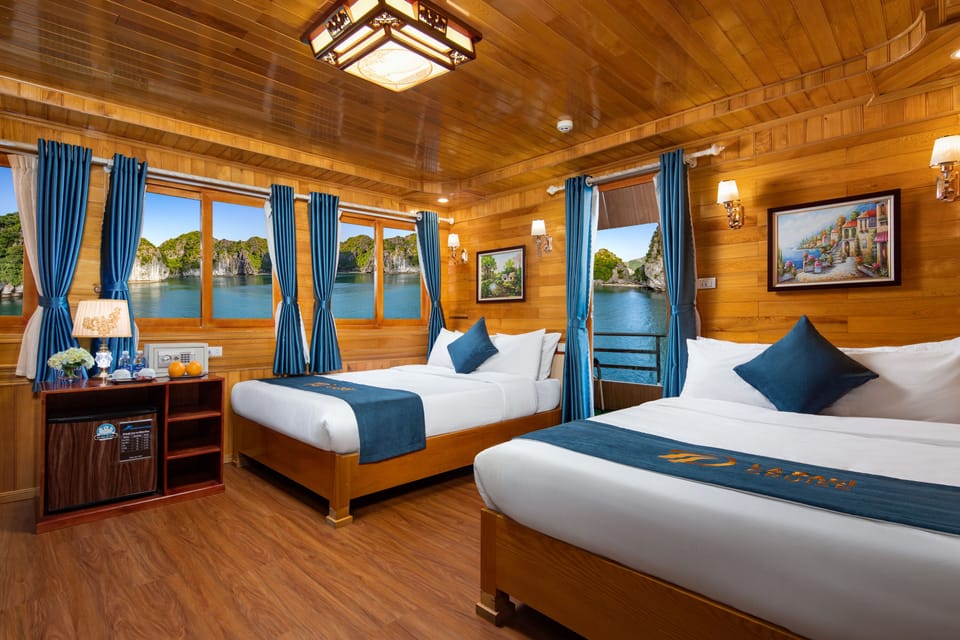 Deluxe Family Room | Minibar, in-room safe, desk, laptop workspace