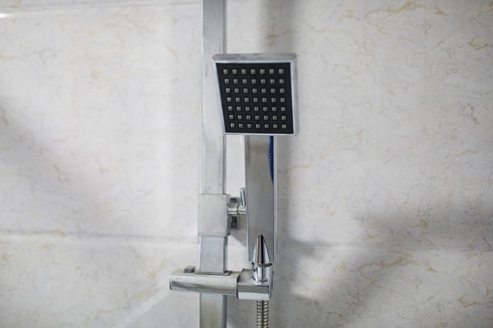 Deluxe Triple Room | Bathroom shower
