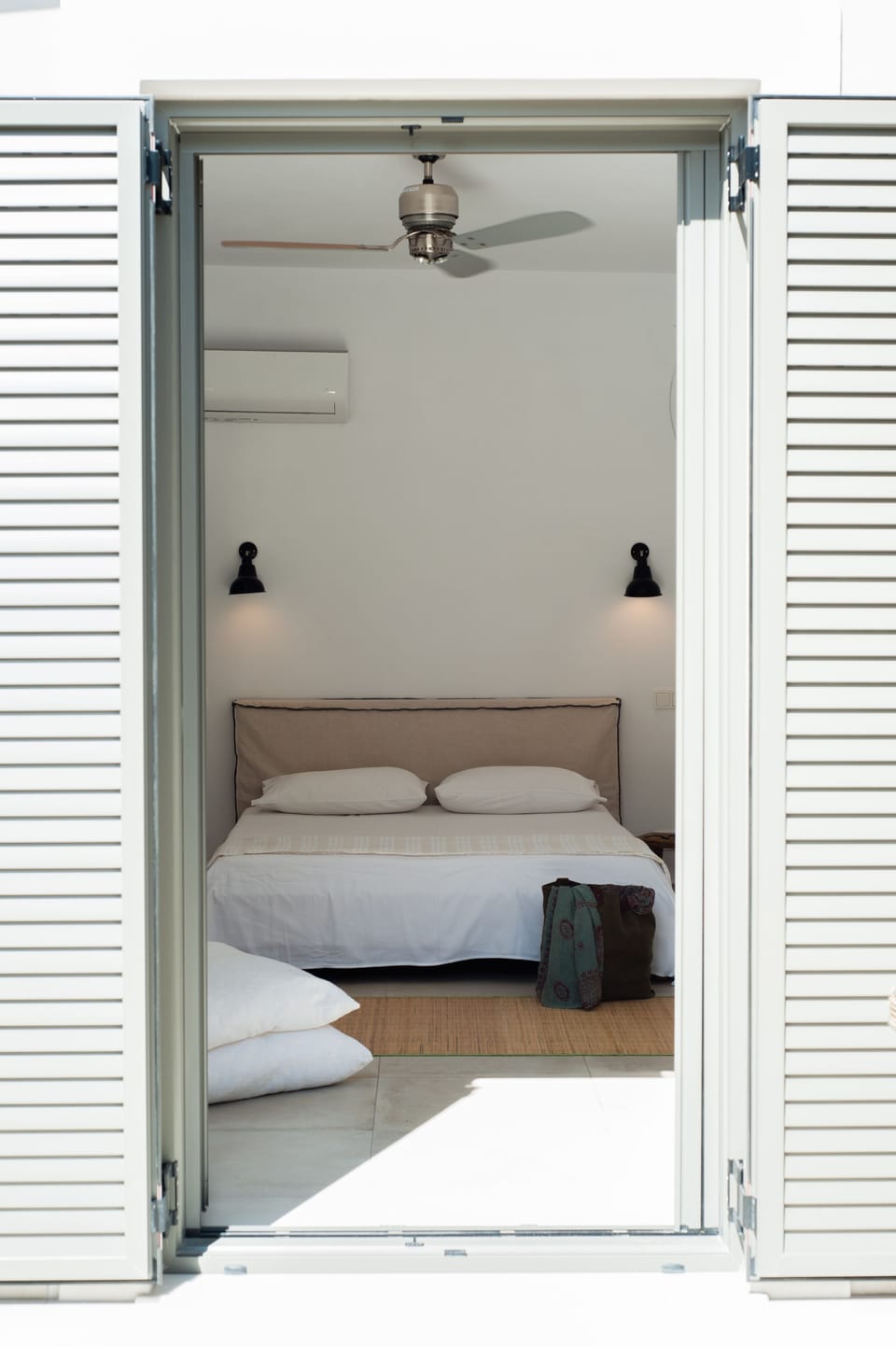 Master bedroom with ensuite bathenjoy stunning views of the garden.Sleeps 2 per.