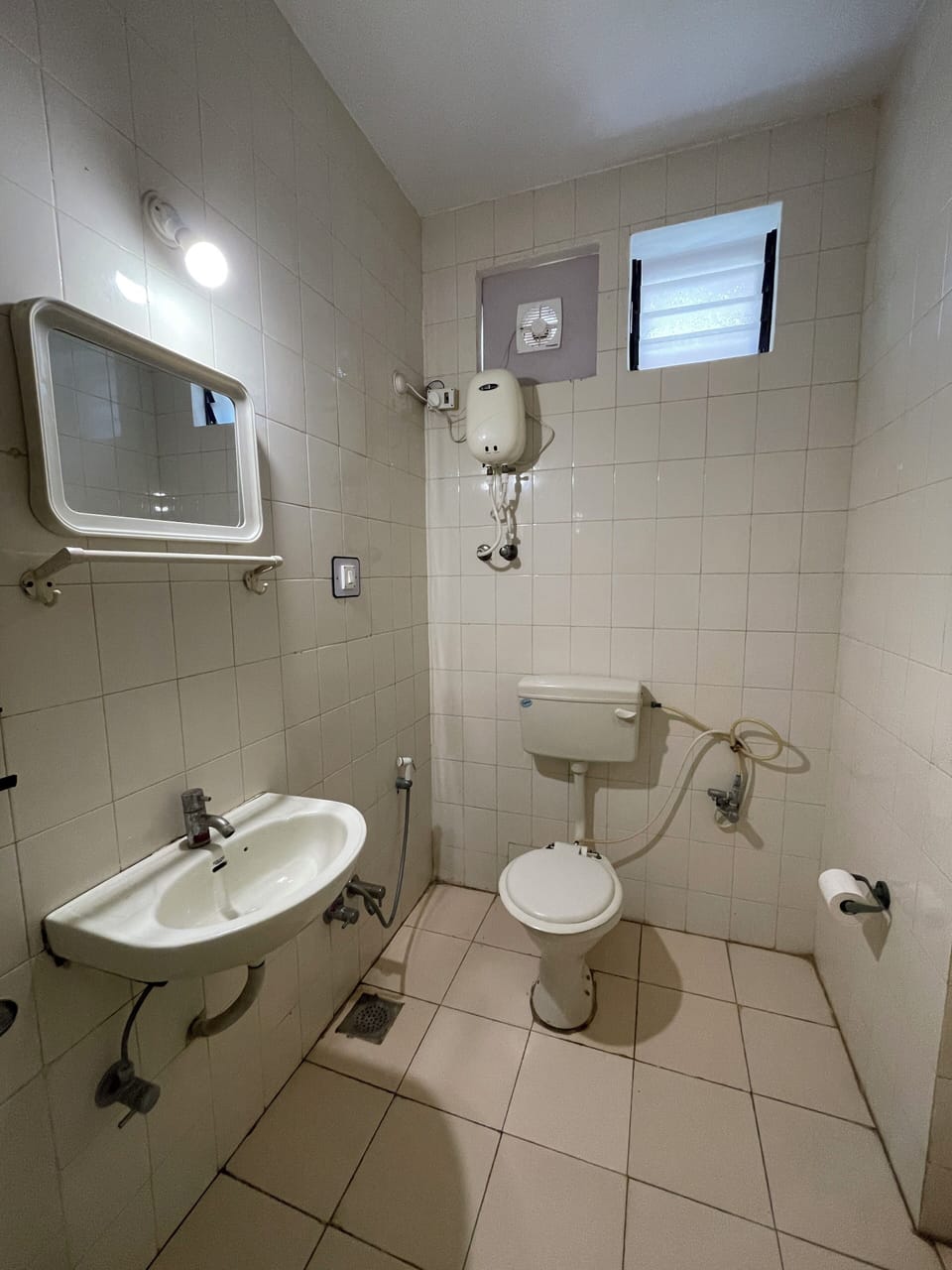 Deluxe Double Room | Bathroom | Deep soaking tub, free toiletries, hair dryer, bathrobes