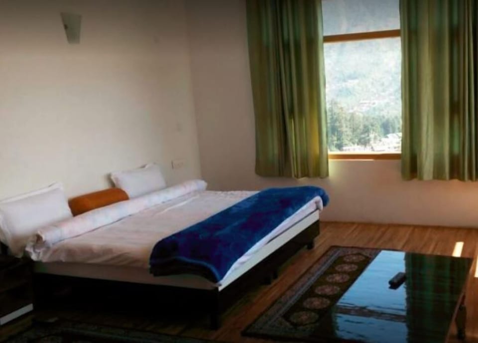 Deluxe Duplex, 1 Double Bed, Smoking | Rollaway beds, free WiFi, bed sheets