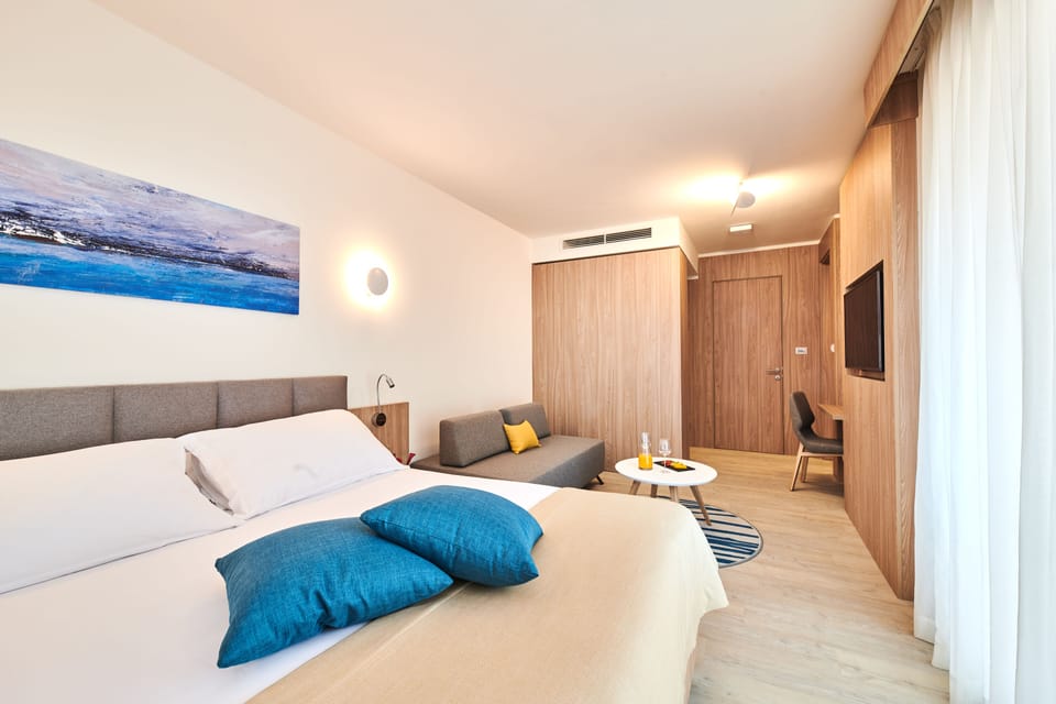 Superior Room Park Side (Family) | In-room safe, desk, blackout drapes, free cribs/infant beds