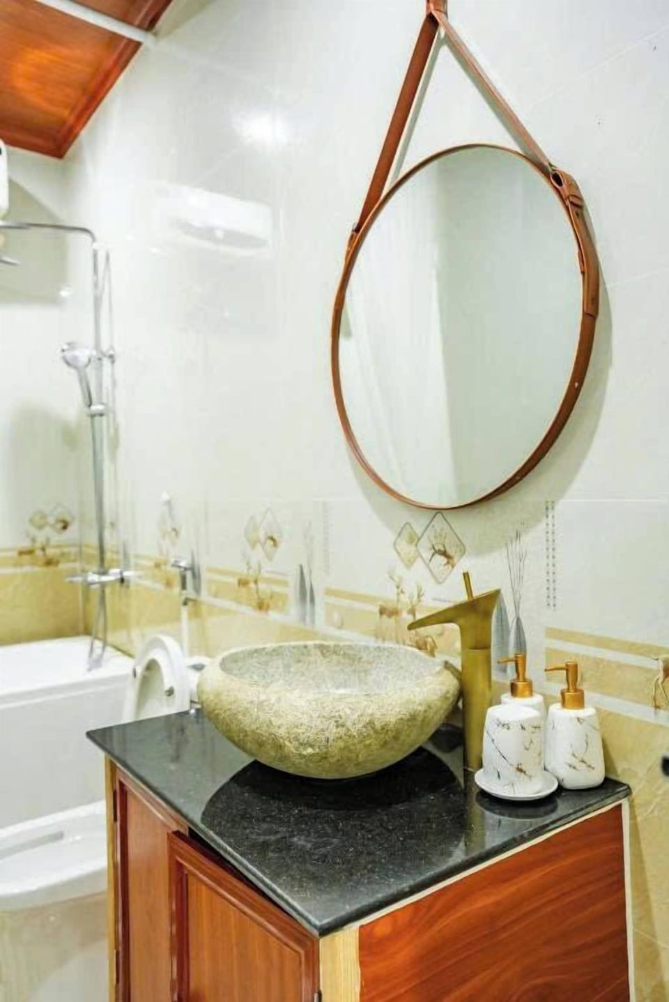 Deluxe Double Room with Bath | Minibar, desk, soundproofing, free WiFi