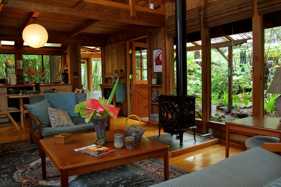 Guest Cottage  | Living room | Fireplace, DVD player