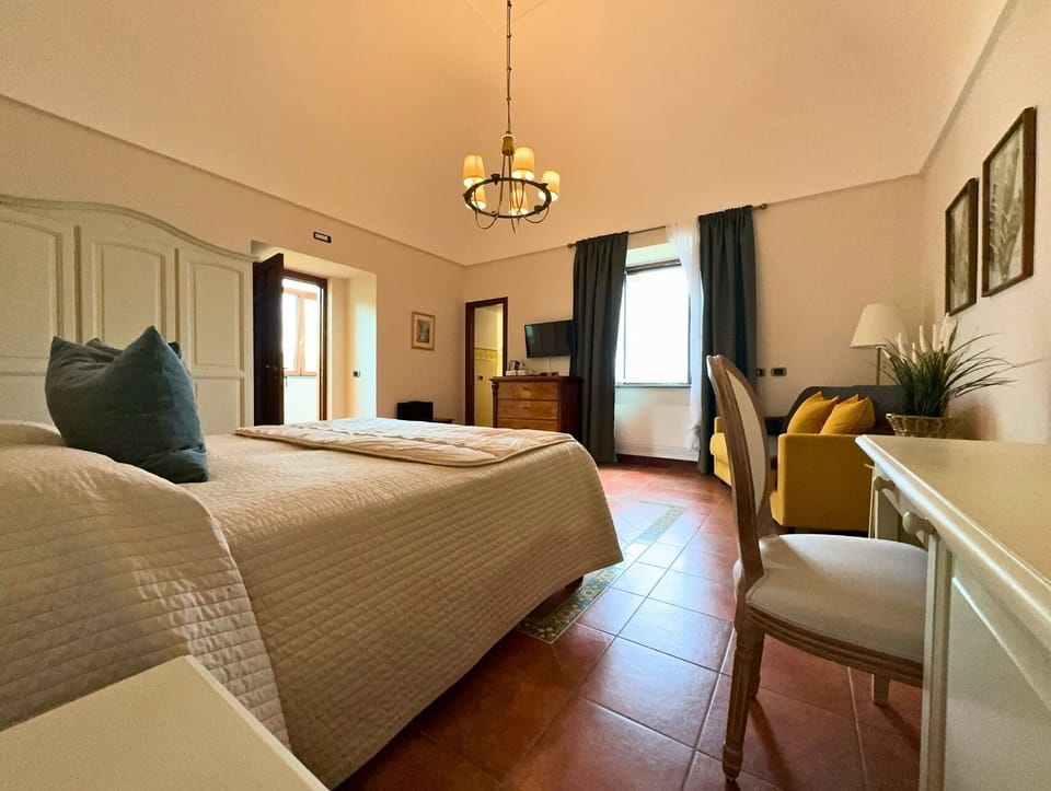 Deluxe Double Room | Desk, free WiFi, bed sheets