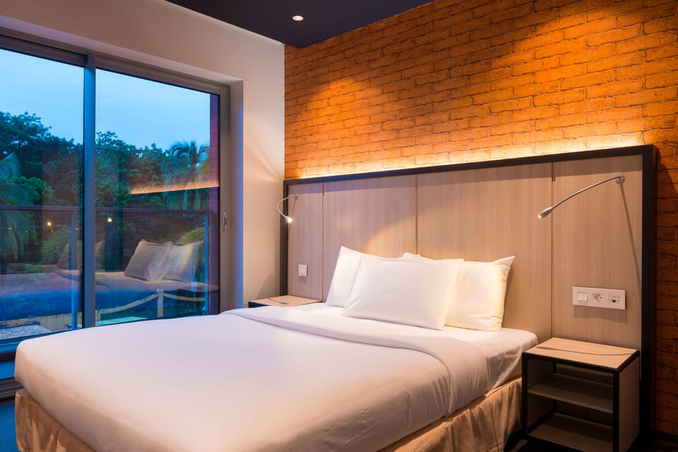 Premium bedding, in-room safe, desk, soundproofing
