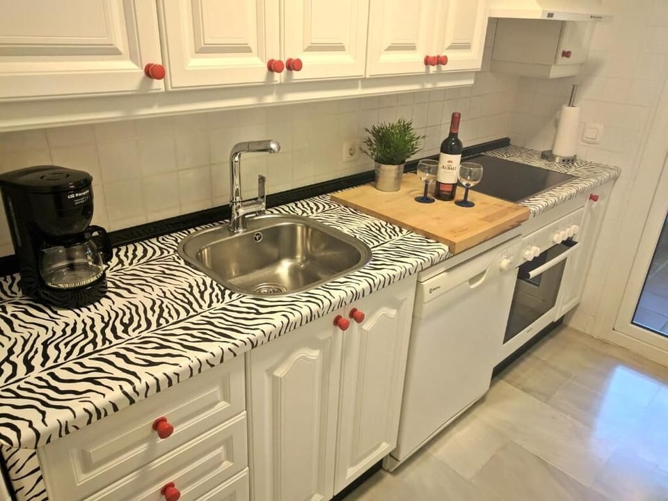 Deluxe Apartment, Garden View | Private kitchen | Full-size fridge, microwave, oven, stovetop