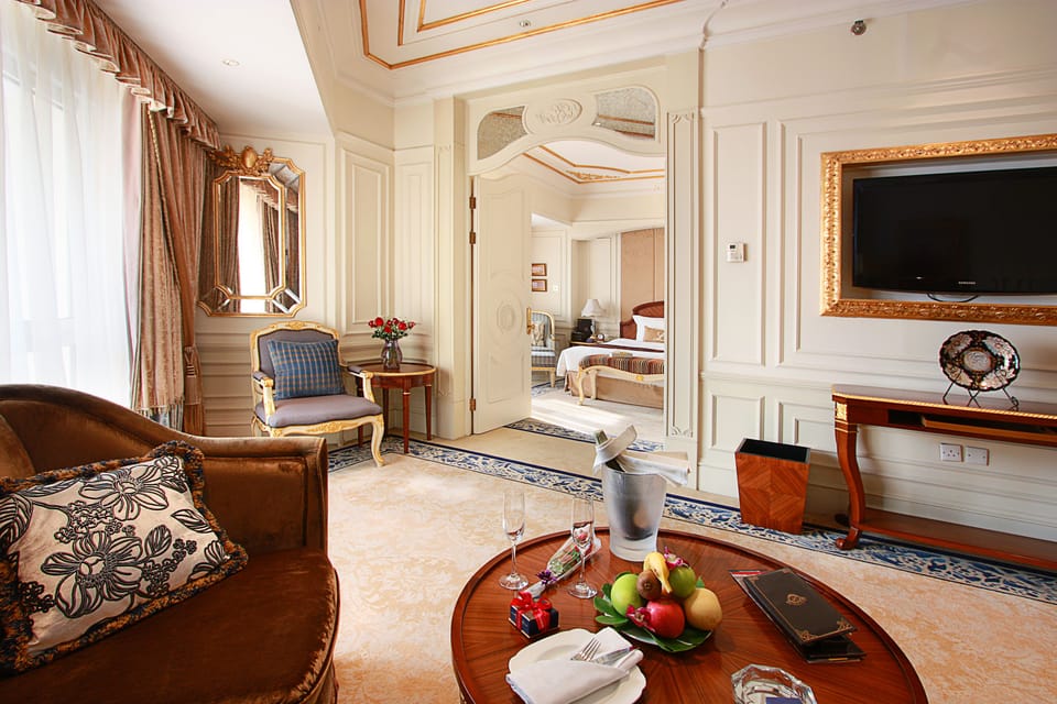 Junior Suite | 1 bedroom, minibar, in-room safe, desk