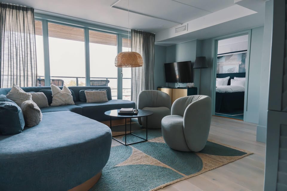 Minibar, desk, free WiFi