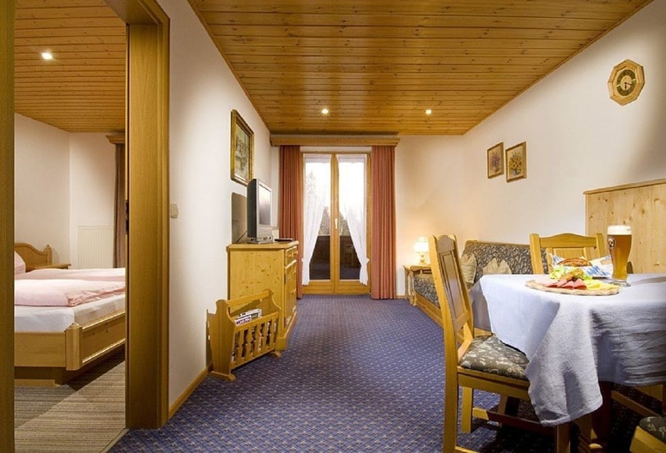 Traditional Apartment, 1 Bedroom | 2 bedrooms, free WiFi, bed sheets